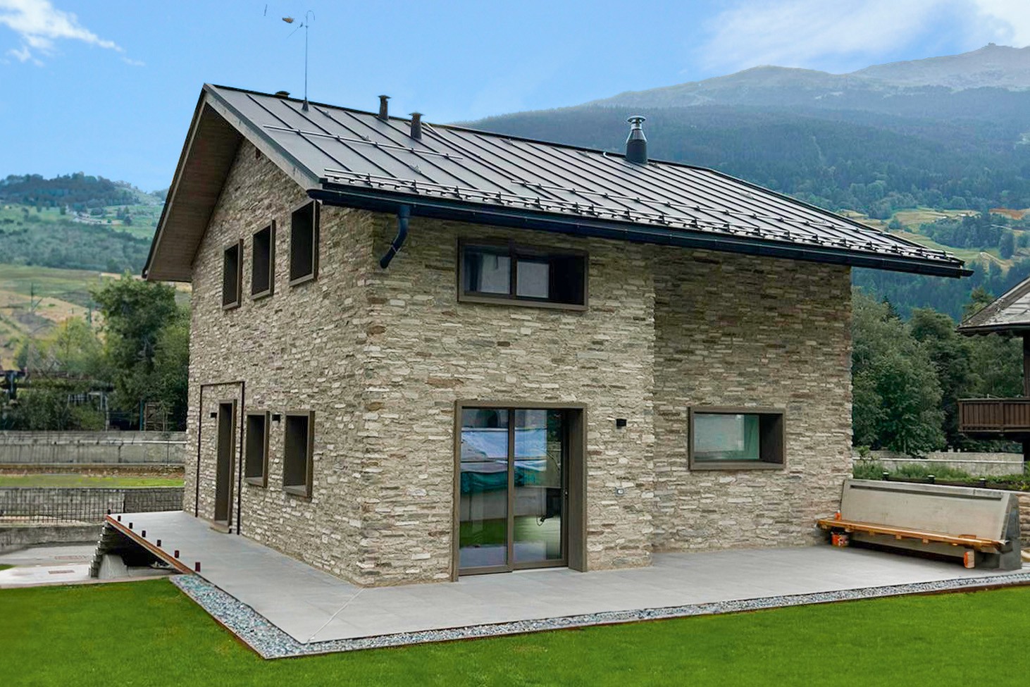 Villa in montagna con muri in pietra ricostruita