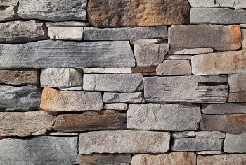 Muro in pietra ricostruita